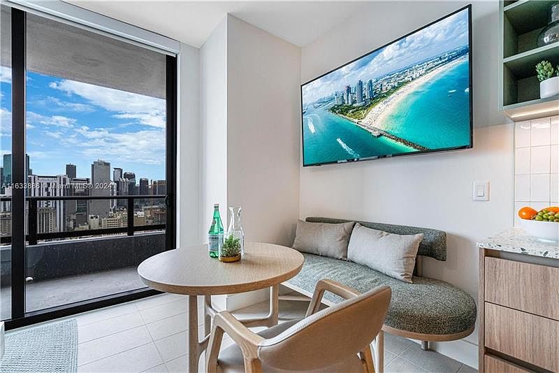 1st image of 601 NE 1st Ave #2810