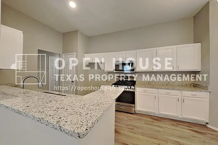 511 Brazos St — Photo 7