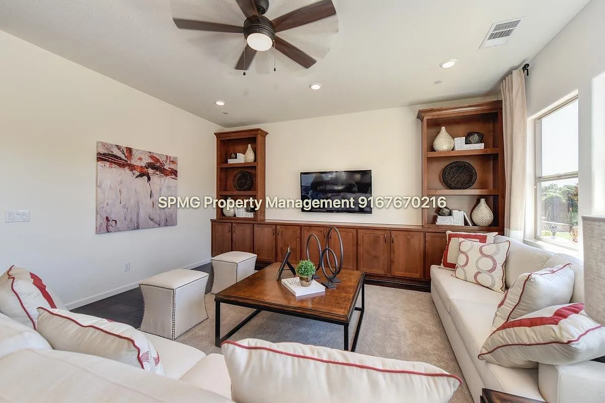 4 bed, 2419 sqft, $4,200 — Photo 3
