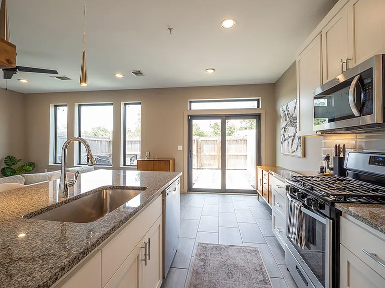 6409 Berkman Dr #4 — Photo 12