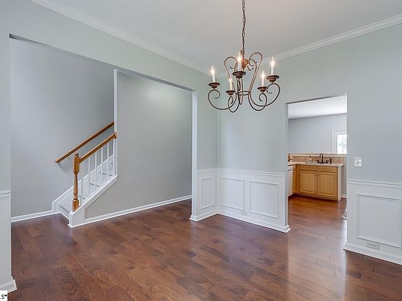 5th image of 204 Plum Orchard Ct