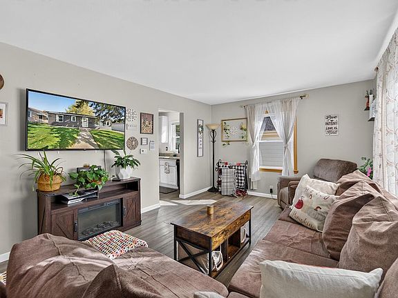 3rd image of 1438 Florence AVENUE