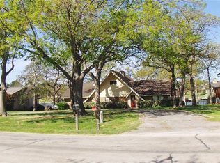 721 Kiowa Dr W, Lake Kiowa, TX 76240