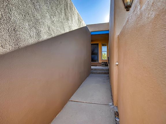 3rd image of 267 Cuesta Del Norte