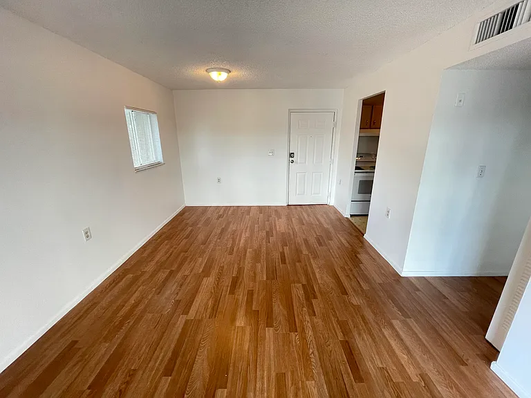 1068 N Benoist Farms Rd #312 — Photo 2