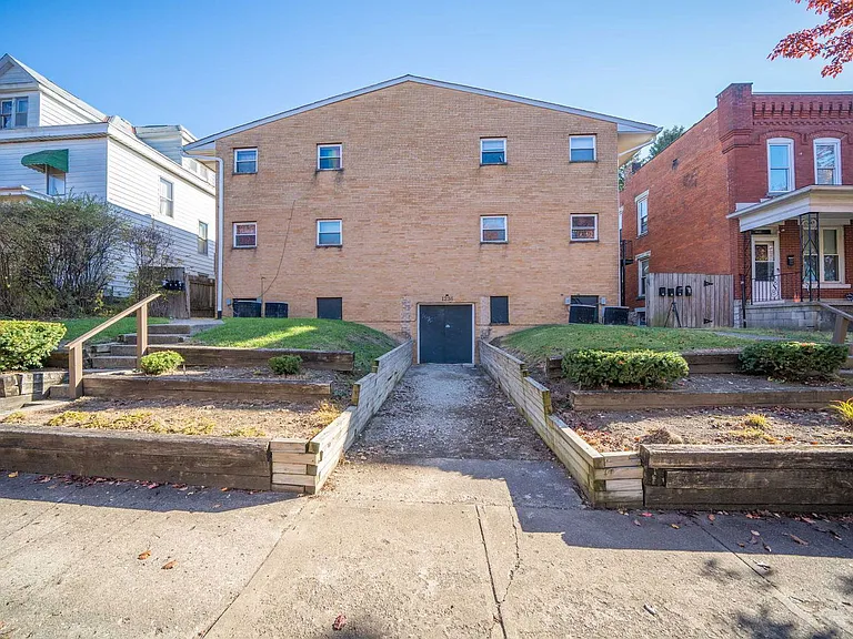 1236 Indianola Ave — Photo 14