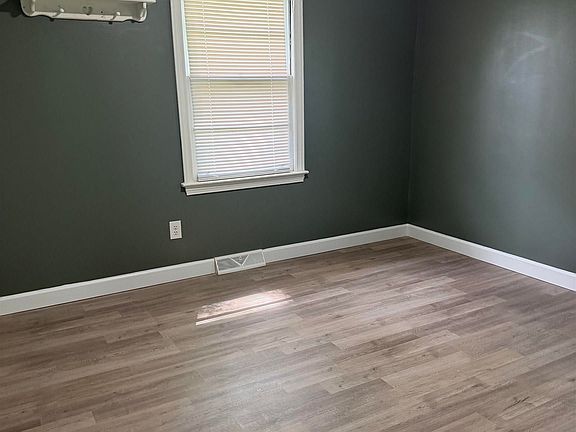 5th image of 407 Emma St