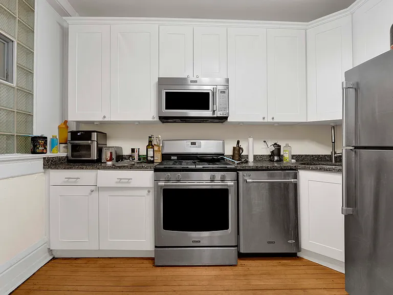 2522 N Burling St #2 — Photo 21