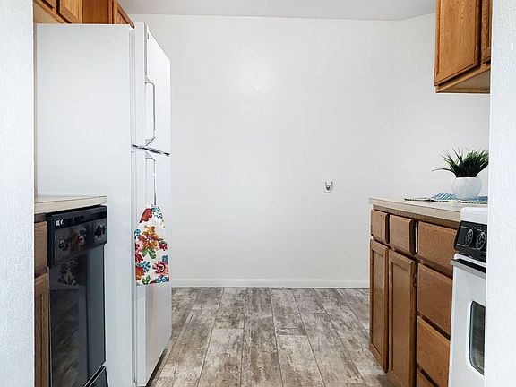 3rd image of 502 13th St SE #9