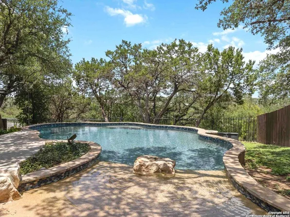 17422 Sapphire Rim Dr, San Antonio, TX 78232