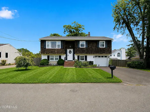 545 Neptune Avenue, Beachwood, NJ 08722