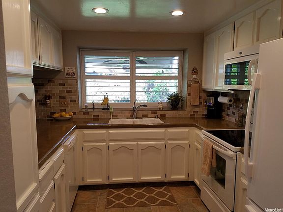 4th image of 1800 Pinecrest Ln