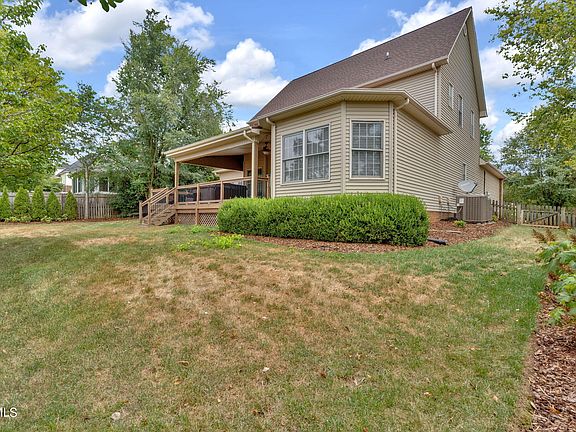 3rd image of 109 Emerald Chase Cir