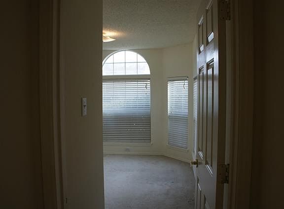 3rd image of 764 Raven Dr