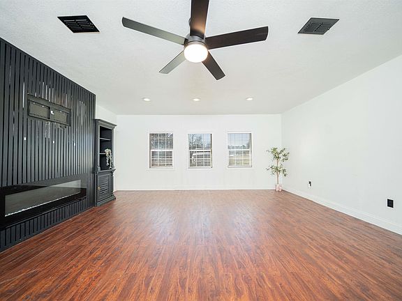 5th image of 225 Joy Dr