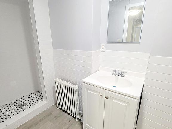 4th image of 105 Franklin St APT 1