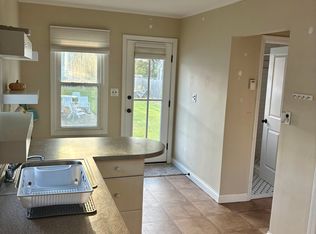 344 Staples St, Farmingdale, NY 11735