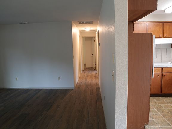 4th image of 621 Midway Dr NE
