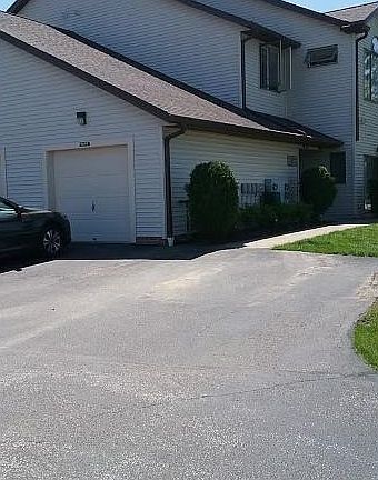 2nd image of 9695 Sylvan Ln #9695