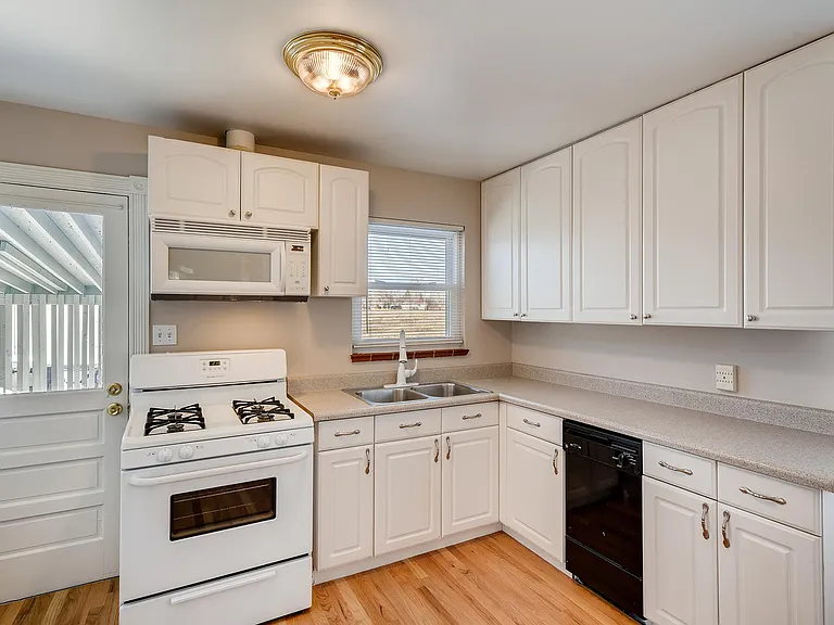 1555 S Tejon St — Photo 4