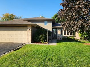 40 Ponderosa Dr, Romeoville, IL 60446