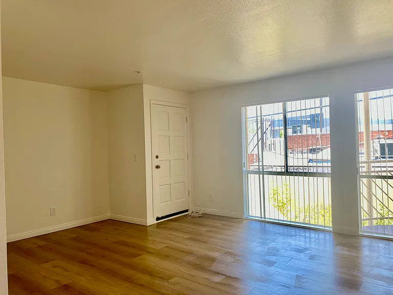 108 W Maple St #23 — Photo 31
