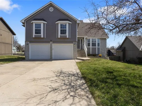 109 SW Drew Ln, Lees Summit, MO 64081