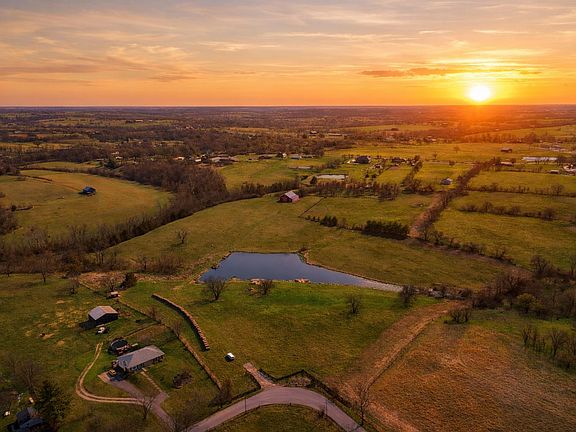 2nd image of 1120 Beaumont Rd