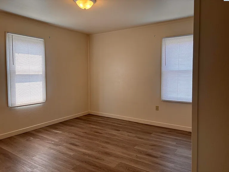 316 Casey Ave — Photo 6