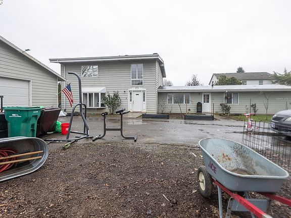2nd image of 34035 SE Elm St