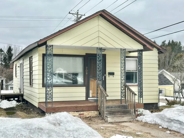 708 Edsel St, Kingsford, MI 49802