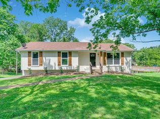 879 Forrest Glen Dr, Old Hickory, TN 37138