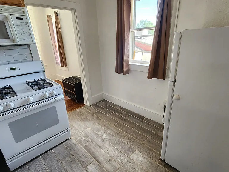 327 3rd Ave — Photo 31