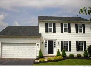 10 Thornbury Dr, East Amherst, NY 14051