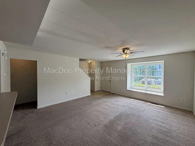 219 Merrill Ct — Photo 3