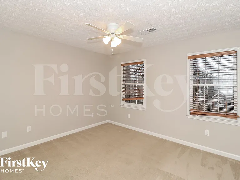 2117 Gatwick Dr — Photo 10