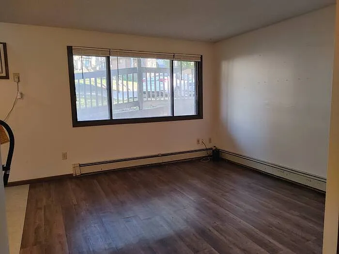 415 S Van Buren St #3 — Photo 3