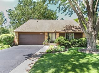 1102 N Pepper Tree Dr, Palatine, IL 60067