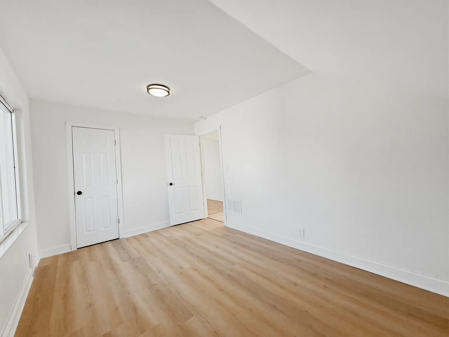 329 West Muir Avenue - 1 — Photo 3
