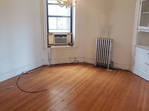 5th image of 666 W Oakdale Ave APT 4