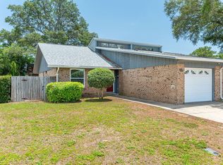 96 Catamaran Ln, Shalimar, FL 32579