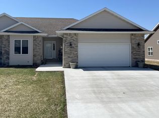 2866 Meadowview Ln NE, Owatonna, MN 55060