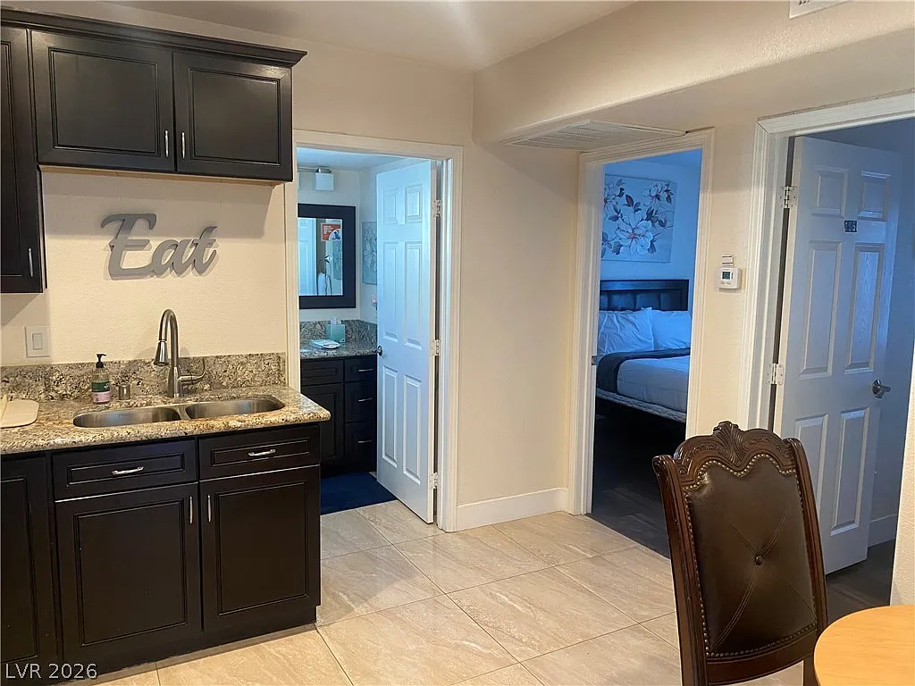 2 bed, 3733 sqft, $2,000 — Photo 2