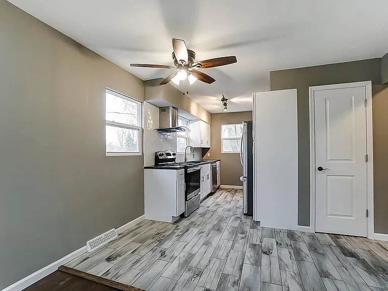 1517 Elmore Ave — Photo 5