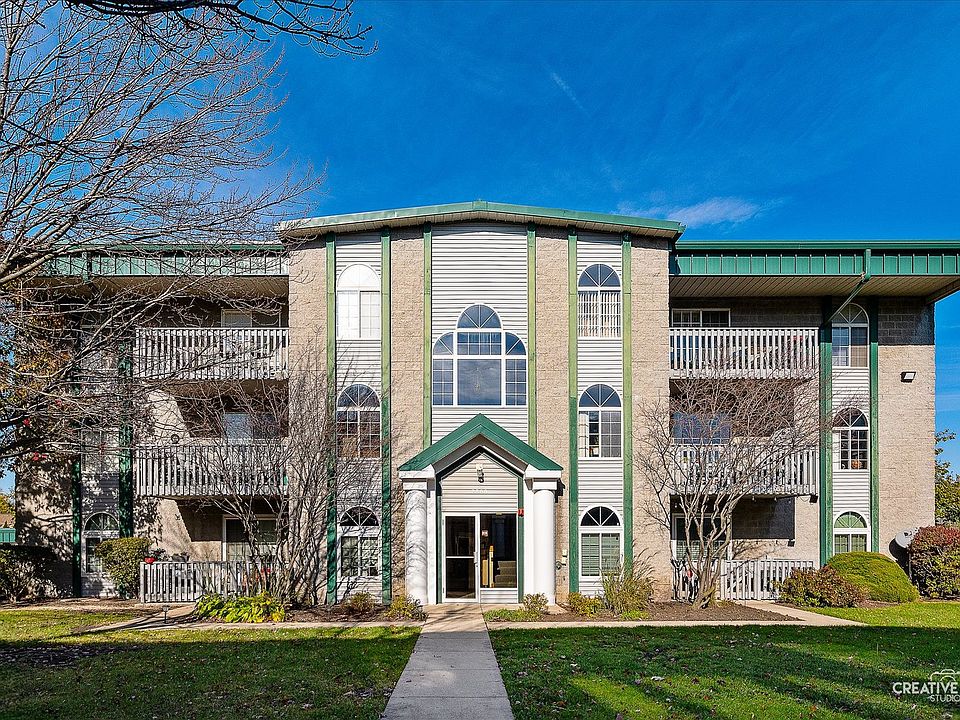 1st image of 2899 Heritage Dr APT 1B