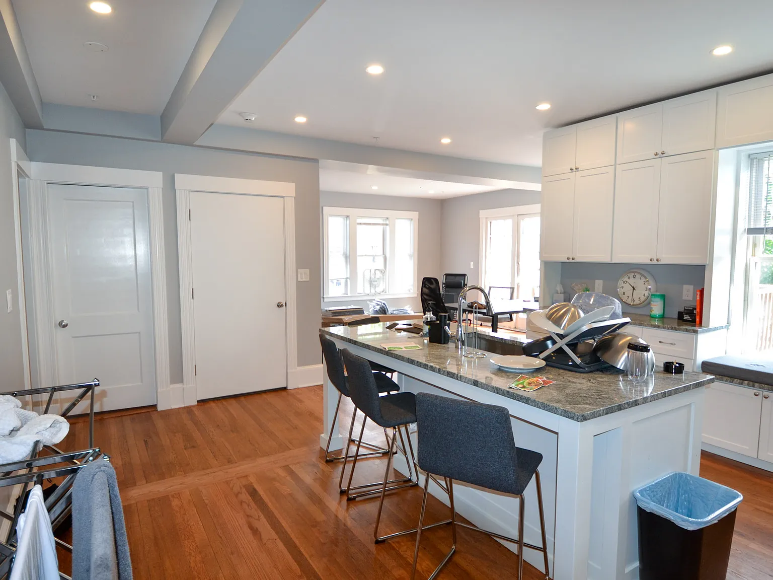 4 bed, 1500 sqft, $7,800 — Photo 1