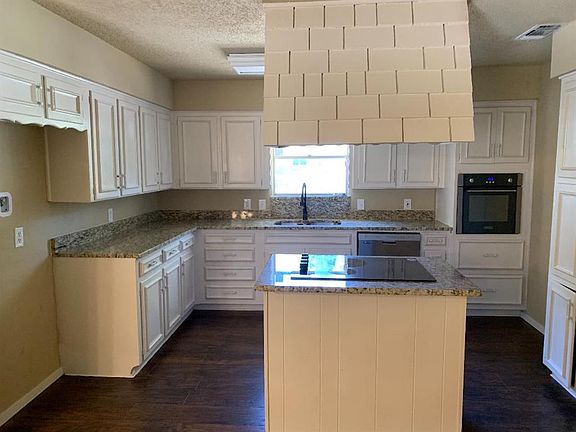 4th image of 109 W Ash Ln