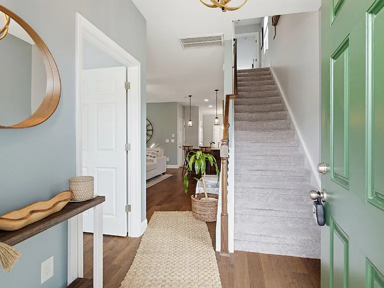 313 Cloverbrook Way — Photo 4