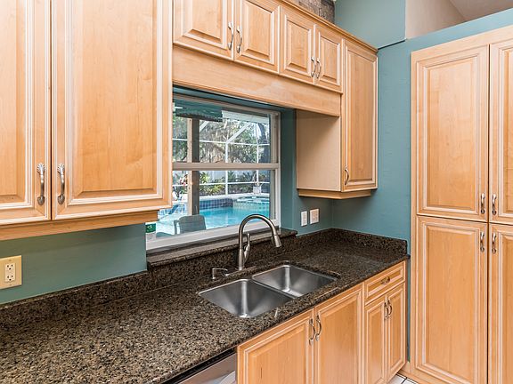 5th image of 6106 Del Mar Dr