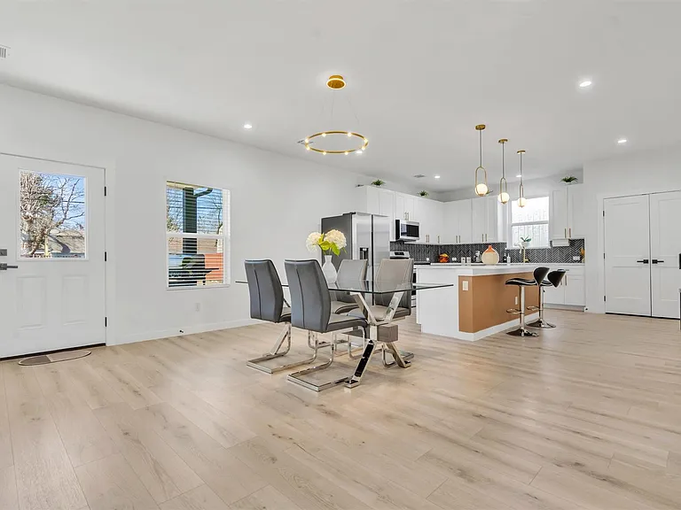 2307 Lathan Ln — Photo 10